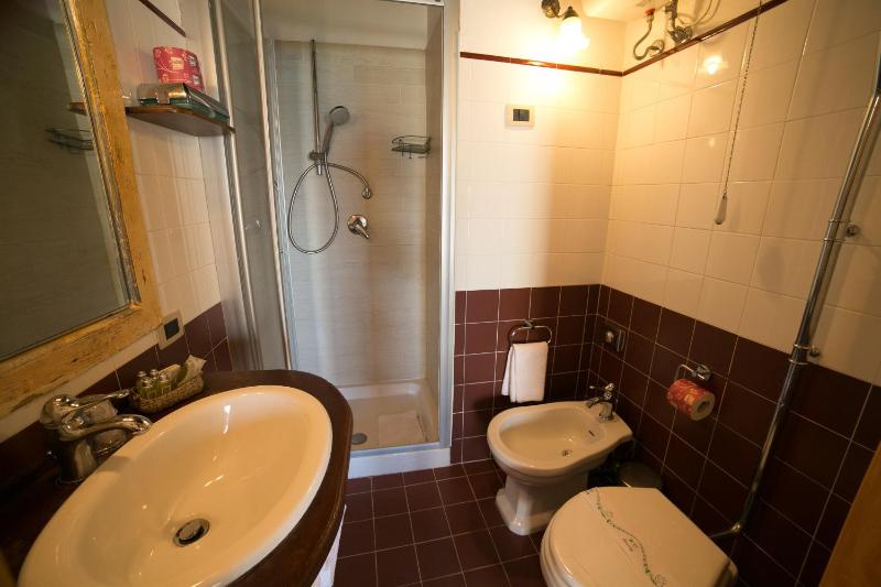 Double Room with Sea View image 3