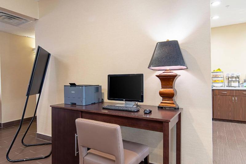 Comfort Inn & Suites Fredericksburg - image 23