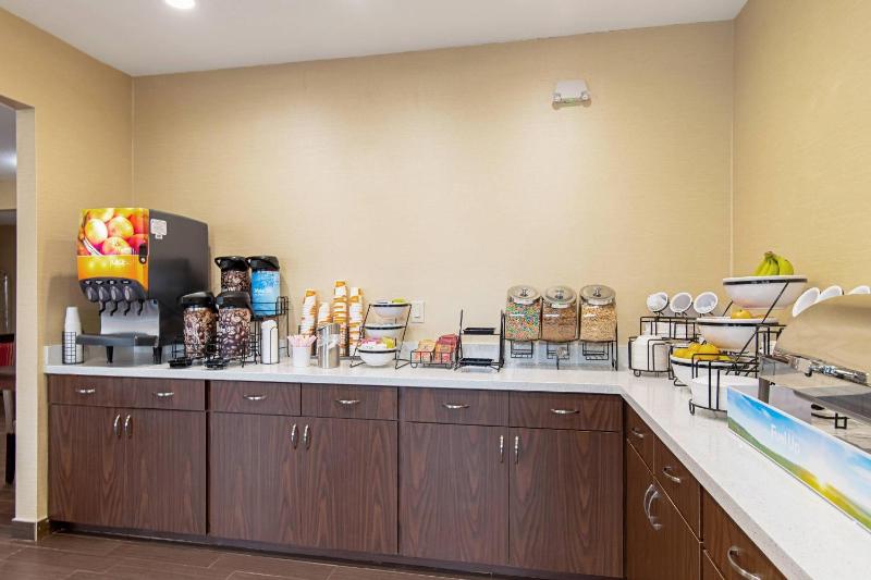 Comfort Inn & Suites Fredericksburg - image 19