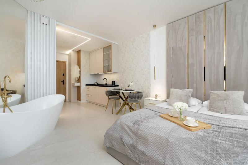 Eleganckie Apartamenty Zabrska z Parkingiem w Centrum Katowic Przy Rynku by Noclegi Renters - image 30