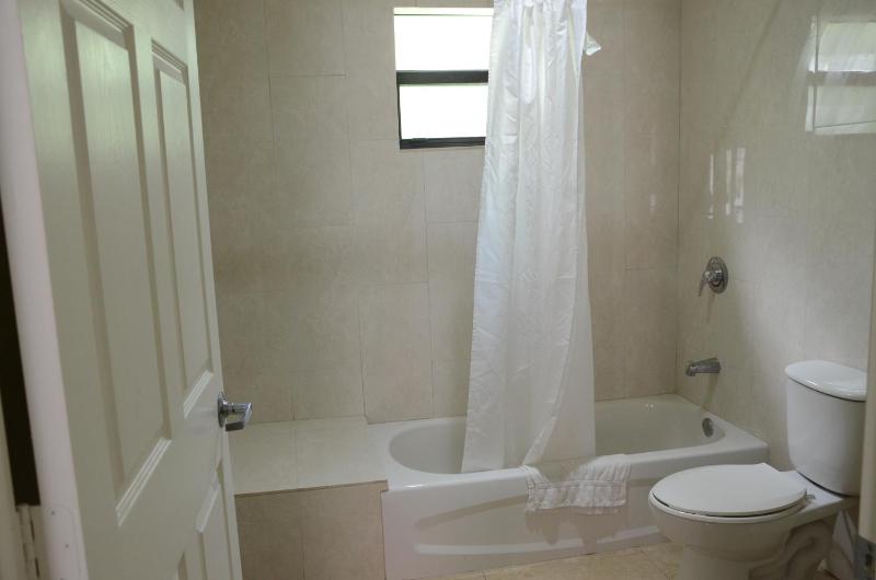 King Room - Non-Smoking image 3
