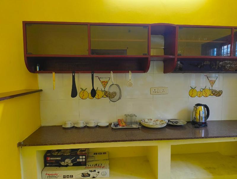 Yellow home stay - image 3