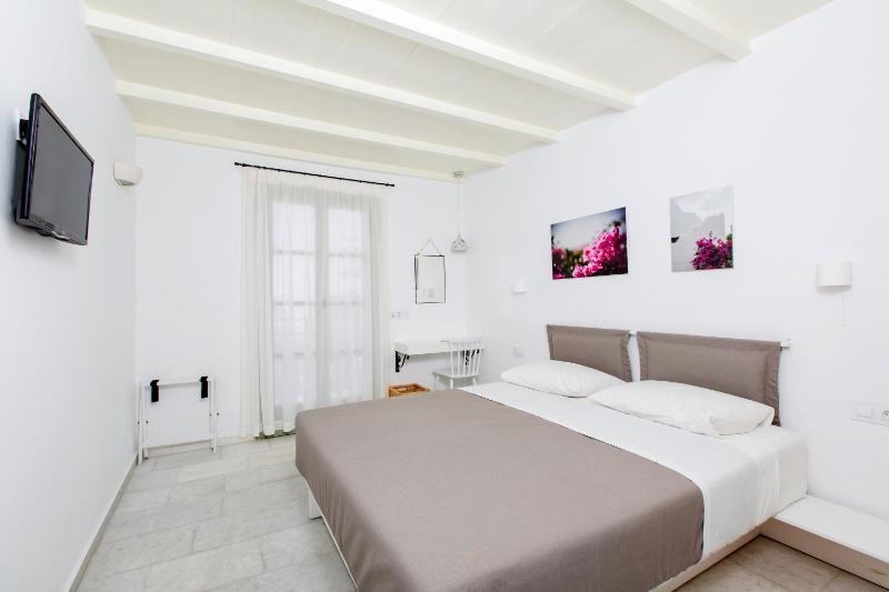 Double Room with Garden View image 4