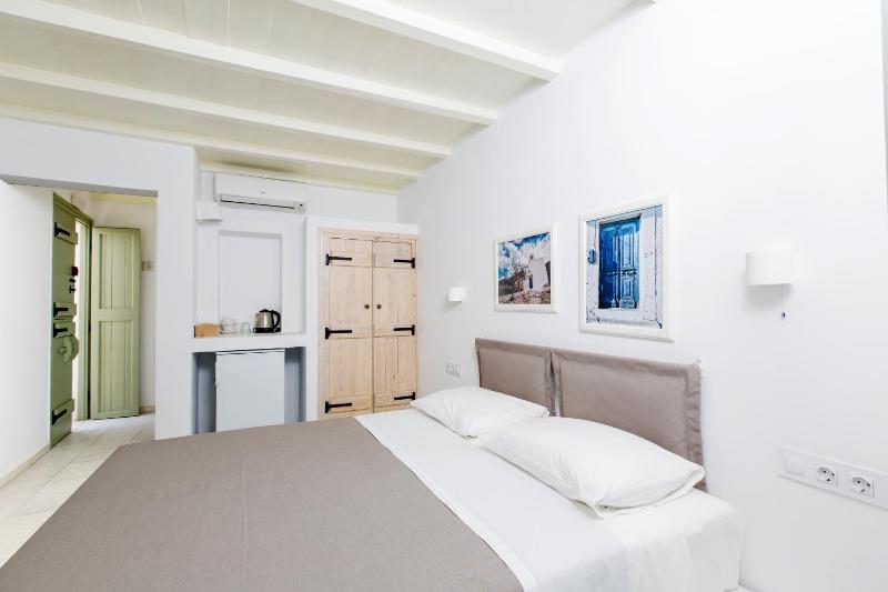 Double Room with Garden View image 3