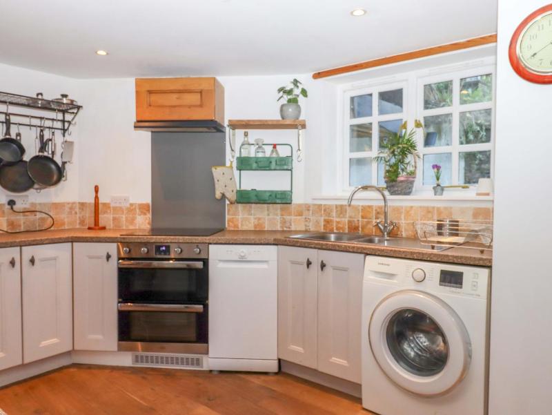 Park Cottage - image 24
