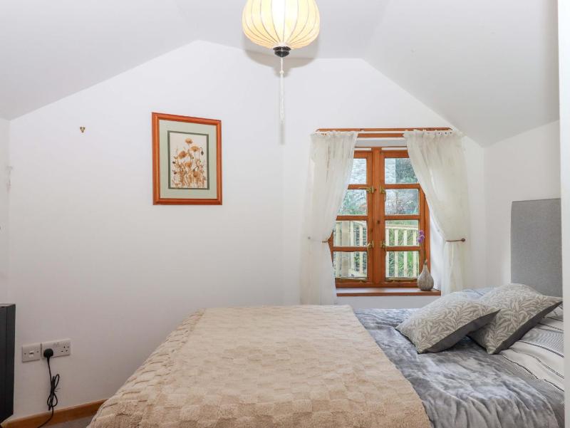 Park Cottage - image 4