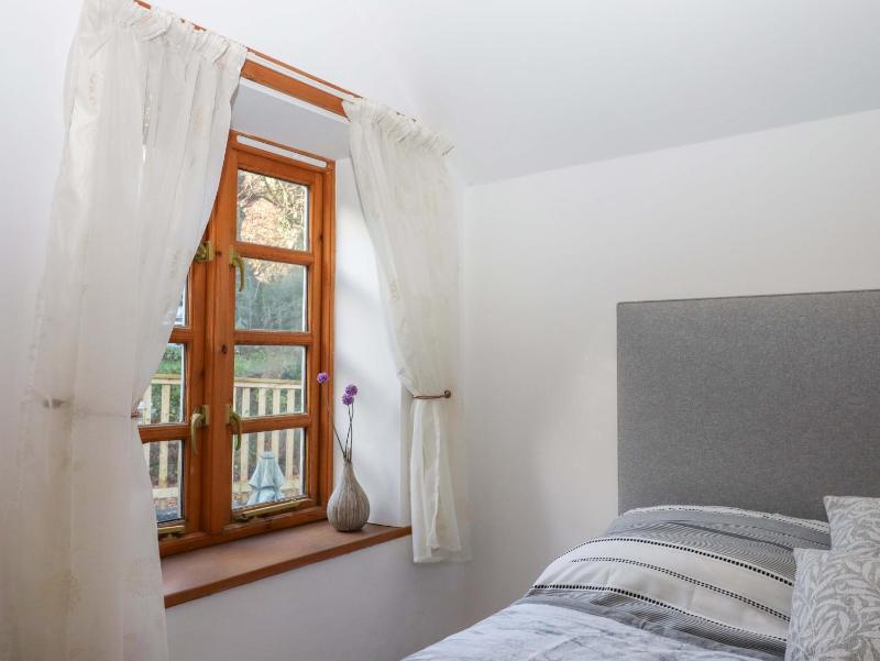 Park Cottage - image 3