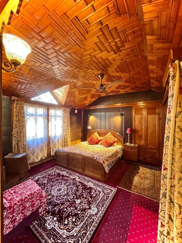 Vanda Heritage Houseboats - image 4