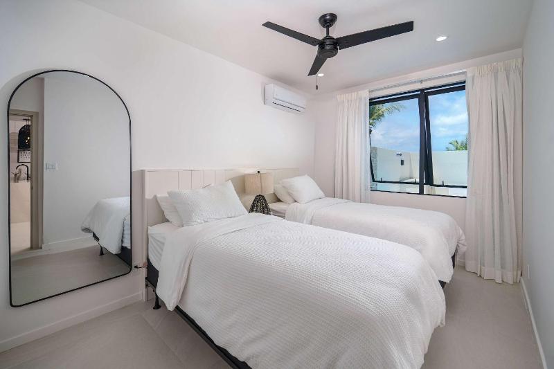 Walk to Beach NEW LUX 4BD Villa & Pool! Near Holetown - image 6
