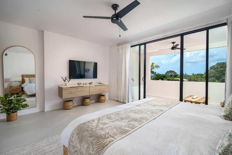 Walk to Beach NEW LUX 4BD Villa & Pool! Near Holetown - image 2