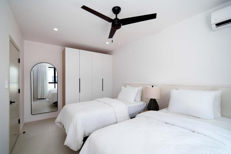 Walk to Beach NEW LUX 4BD Villa & Pool! Near Holetown - image 12