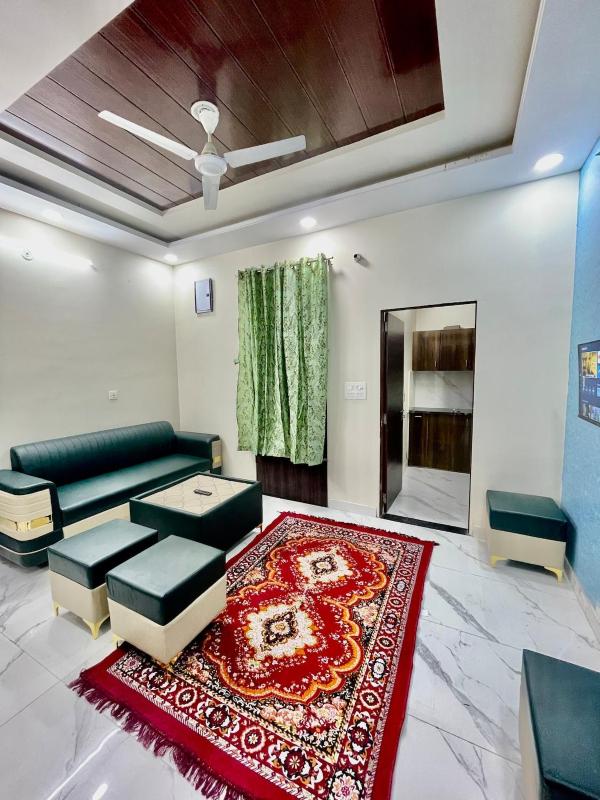 ZenRoofs - 3 BHK Cozy Flat - image 1