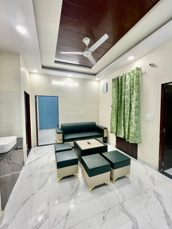 ZenRoofs - 3 BHK Cozy Flat - image 9