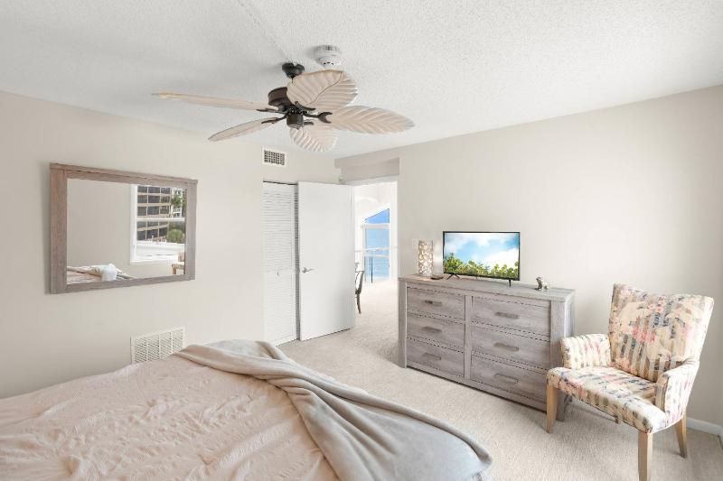 Siesta Breakers Penthouse on the Beach - image 42