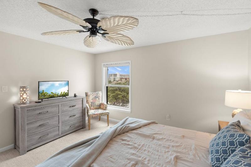 Siesta Breakers Penthouse on the Beach - image 30