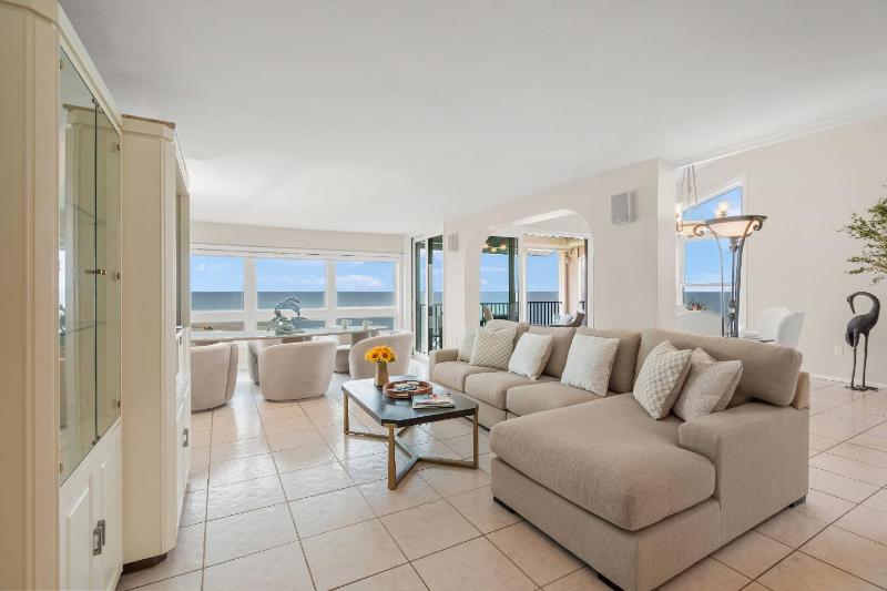 Siesta Breakers Penthouse on the Beach - image 4