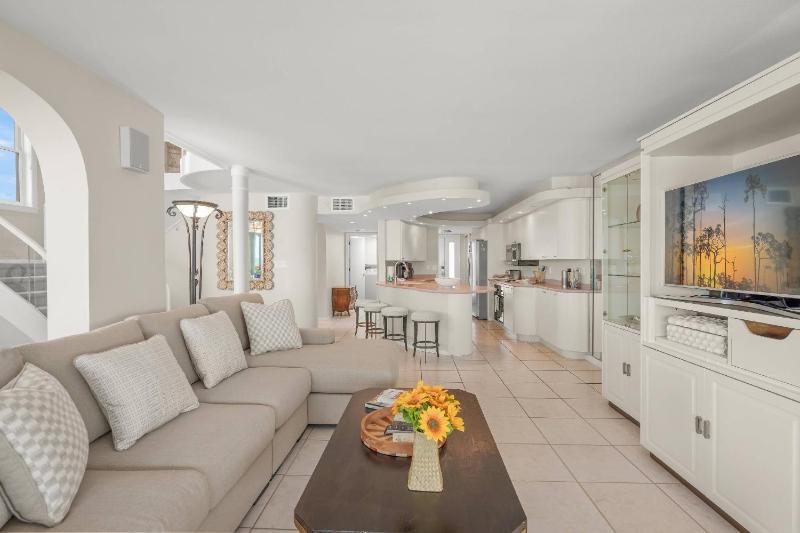 Siesta Breakers Penthouse on the Beach - image 16