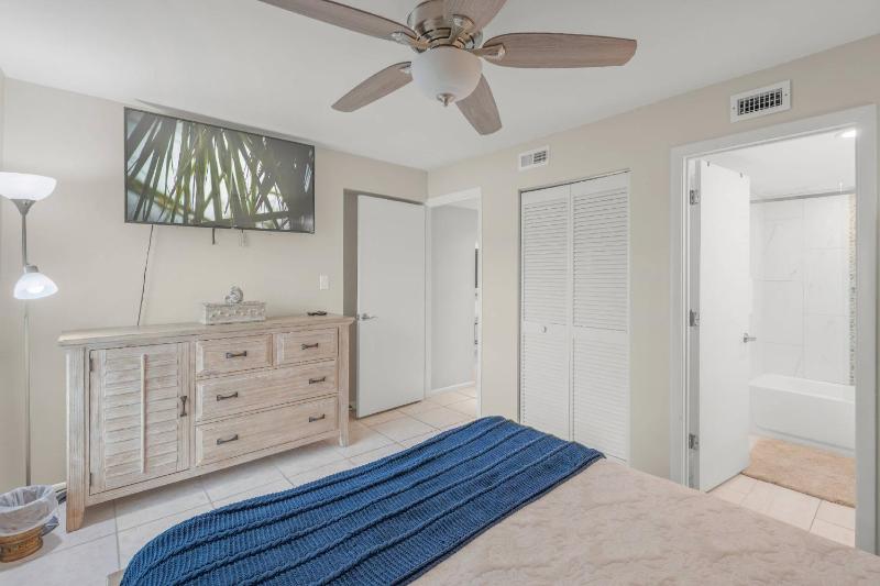 Siesta Breakers Penthouse on the Beach - image 48