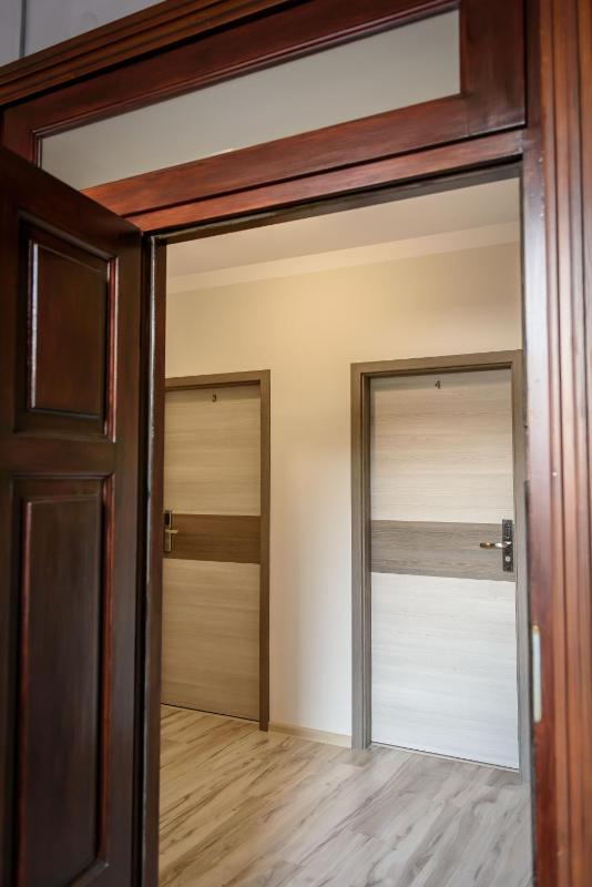 One-Bedroom Apartment image 2