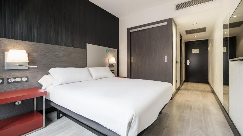 Standard Double or Twin Room image 3