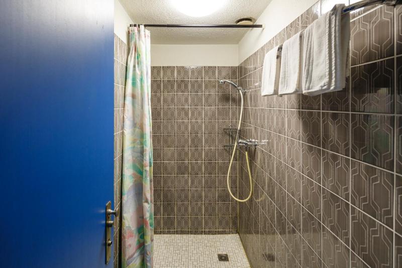 Double Room with Shared Bathroom image 2