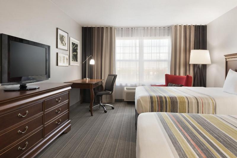 Queen Room with Two Queen Beds with Roll-In Shower image 2