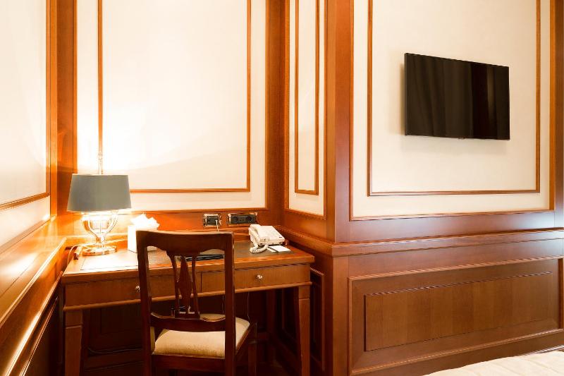 Classic Single Room image 4