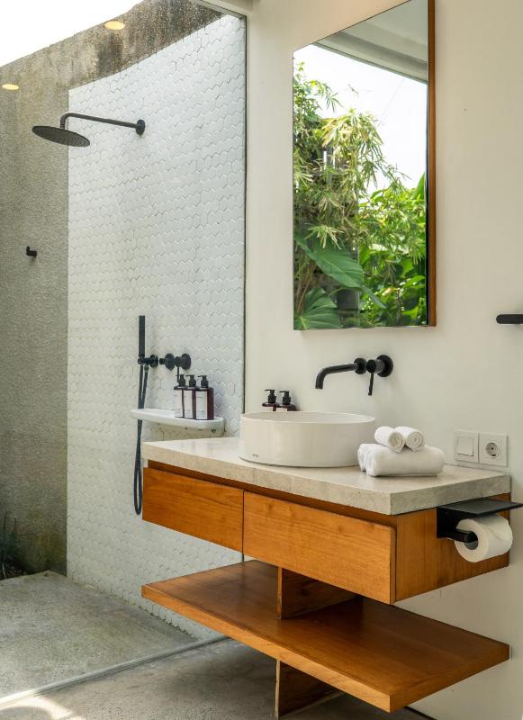 Villa Semilir Pagi Canggu - image 21