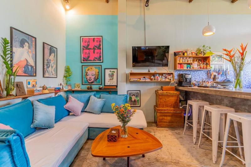 Sarai Room a Cozy Urban Hideaway with Green Balcony - image 9