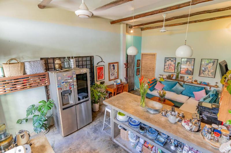 Sarai Room a Cozy Urban Hideaway with Green Balcony - image 2