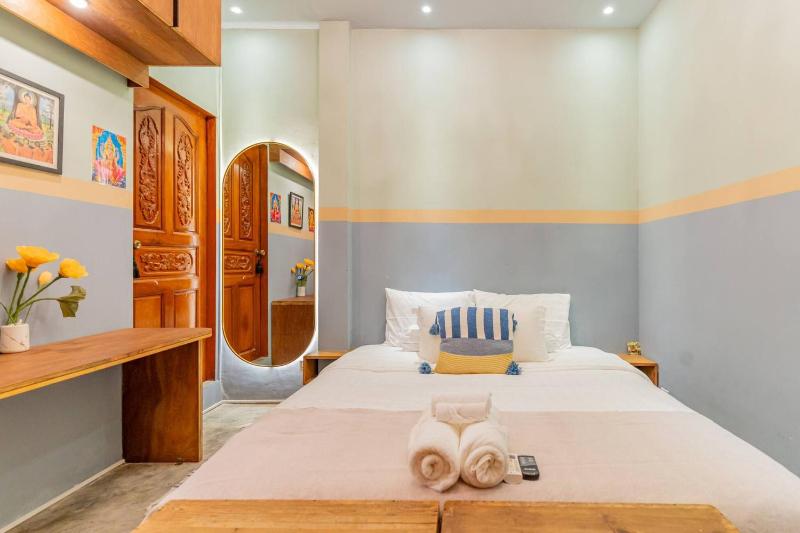 Sarai Room a Cozy Urban Hideaway with Green Balcony - image 7
