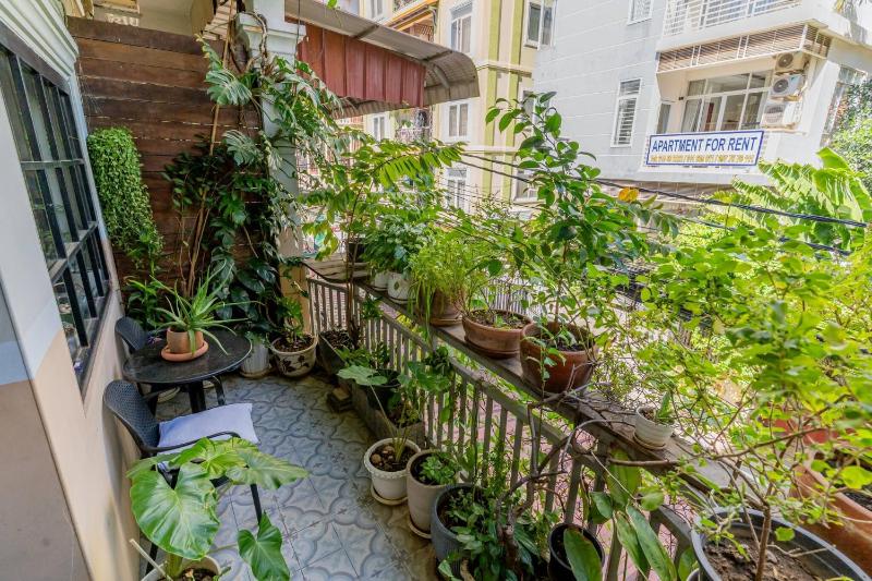 Sarai Room a Cozy Urban Hideaway with Green Balcony - image 16