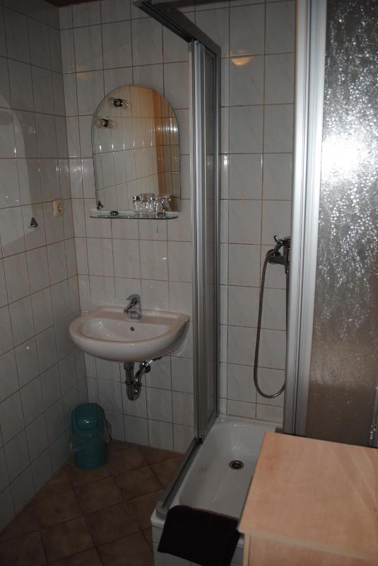 Triple Room with Bathroom image 3
