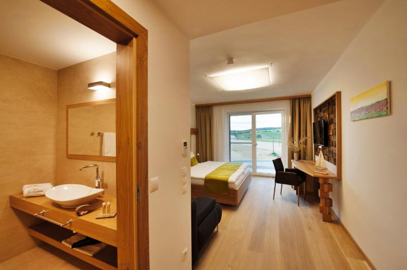 Comfort Double Room with Balcony image 3
