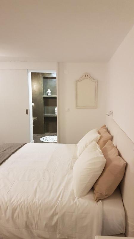 Suite with River View and Balcony image 2