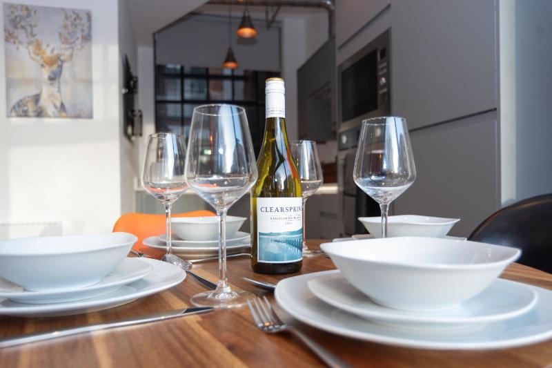 Jewellery Quarter | Luxury Living – Sleeps 8 - image 3