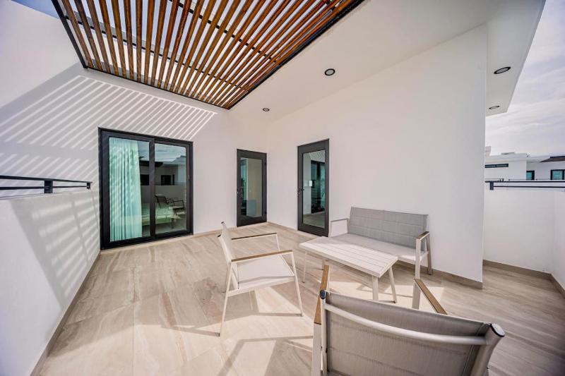 Modern Home with Pool Perfect for Families and Groups - image 2