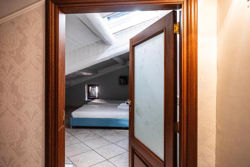 Mario's Apartament in the Spanish Steps - image 4