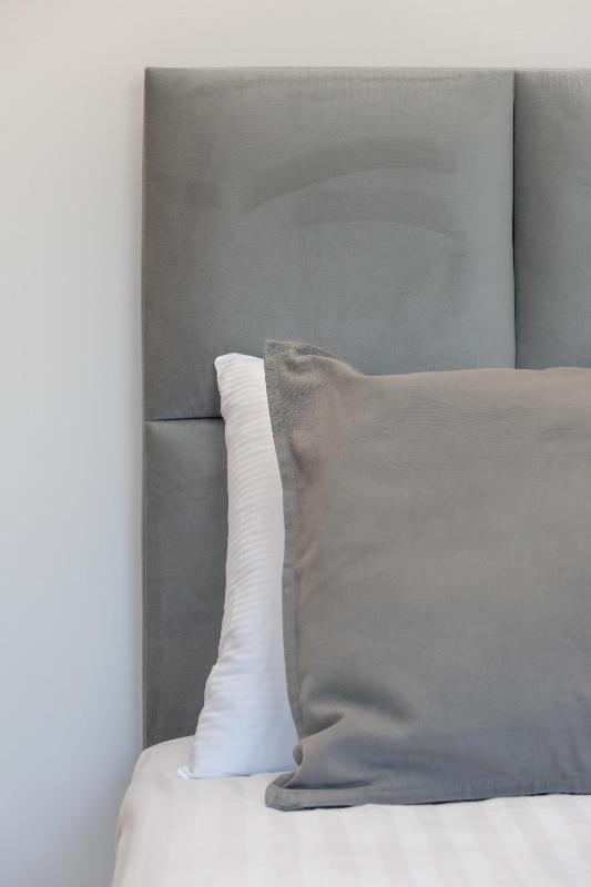 Funkcjonalny Apartament z Parkingiem w Otoczeniu Górskiego Krajobrazu by Noclegi Renters - image 31