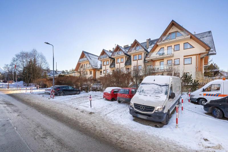 Funkcjonalny Apartament z Parkingiem w Otoczeniu Górskiego Krajobrazu by Noclegi Renters - image 20
