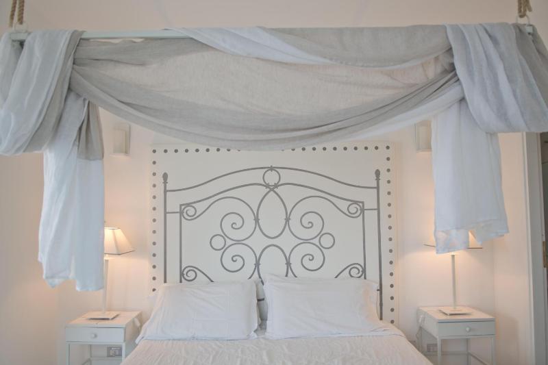 Superior Double Room with Sea View and Swimming Pool Side image 4