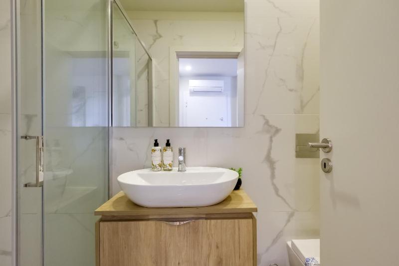 Magnolia 3 Luxury with AC Metro Downtown Porto - image 15