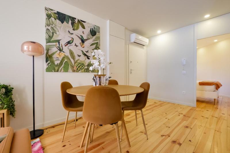 Magnolia 3 Luxury with AC Metro Downtown Porto - image 7