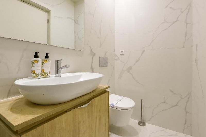 Magnolia 3 Luxury with AC Metro Downtown Porto - image 12