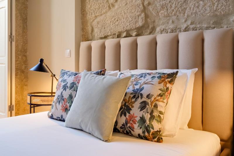 Luxury Style 8 with AC Downtown Porto near Metro - image 10