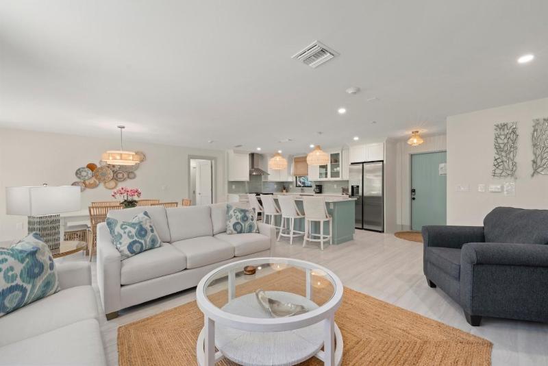 Ground Floor Luxury - Your choice of 2 Bikes or Kayak Rental - Steps to Beach! - image 13