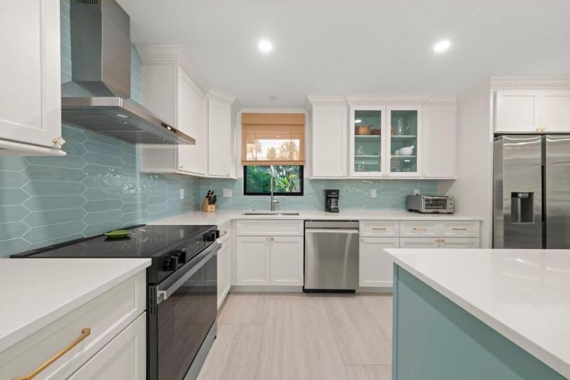 Ground Floor Luxury - Your choice of 2 Bikes or Kayak Rental - Steps to Beach! - image 48
