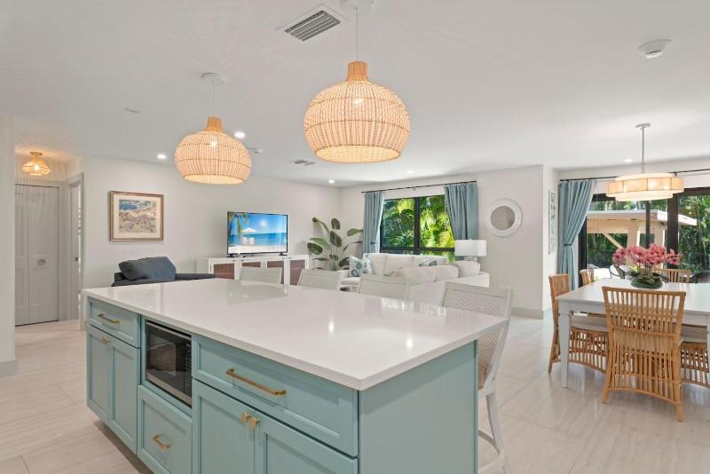 Ground Floor Luxury - Your choice of 2 Bikes or Kayak Rental - Steps to Beach! - image 47