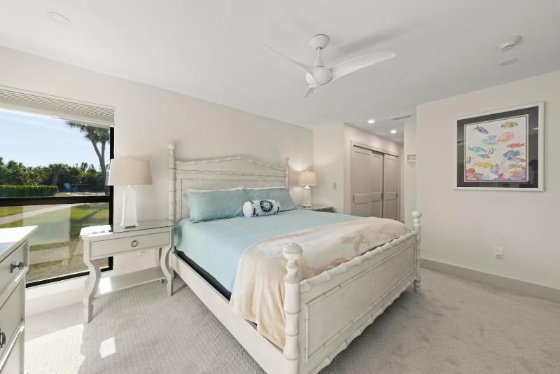 Ground Floor Luxury - Your choice of 2 Bikes or Kayak Rental - Steps to Beach! - image 22