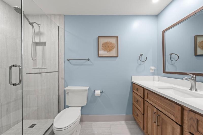 Ground Floor Luxury - Your choice of 2 Bikes or Kayak Rental - Steps to Beach! - image 34